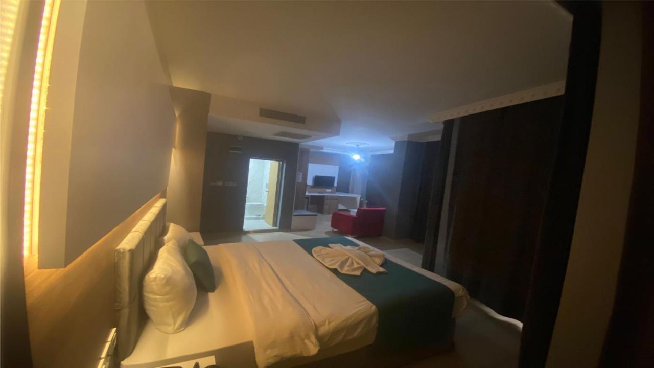 Hotel Bozoogullari บาทมาน ภายนอก รูปภาพ