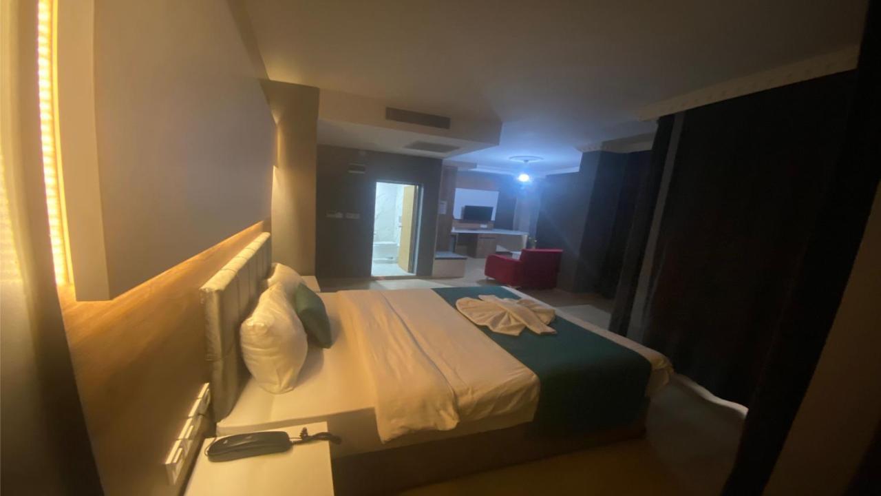 Hotel Bozoogullari บาทมาน ภายนอก รูปภาพ